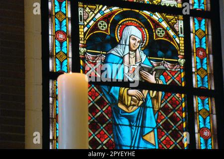 Stockholm, Suède. 22nd décembre 2022. STOCKHOLM, SUÈDE - 01 MAI 2023 - des vitraux sont visibles dans la paroisse Klymentiy Sheptytsky de l'église catholique grecque ukrainienne de Stockholm, en Suède. Credit: UKRINFORM/Alamy Live News Banque D'Images