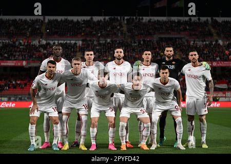 Monza, Italie, 03/05/2023, la ligne d'AS Roma pendant la série italienne Un match de football entre AC Monza et AS Roma le 3 mai 2023 au stade U-Power de Monza, en Italie. Photo Tiziano Ballabio Banque D'Images