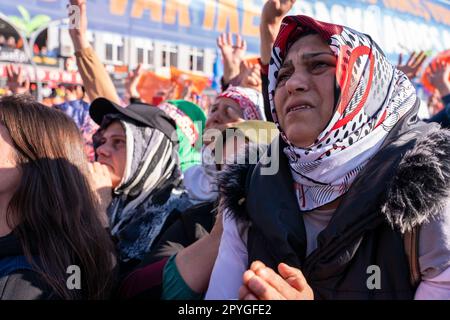 Rize, Turquie. 3th mai 2023. Le président turc Recep Tayyip Erdoğan organise un rassemblement électoral dans la ville de Rize, en mer Noire, avant les élections présidentielles et législatives du 14 mai. L'un des participants au rallye est illustré. Credit: Ingrid Woudwijk/Alay Live News Banque D'Images