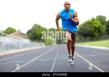 Rien de tel. Portrait complet d'un coureur de sexe masculin sur la piste de course. Banque D'Images