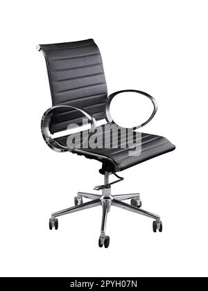 Chaise de bureau en cuir noir isolée sur fond blanc Banque D'Images