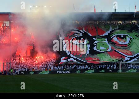 Prague, République tchèque. 3rd mai 2023. Les fans de SK Slavia Praha lors du match de football final de la coupe tchèque. Slavia Praha est devenu champion de football de la coupe tchèque de 2022-2023, 03 mai 2023, à Prague, alors qu'ils ont battu lors du match final Sparta Prague 2:0. Les équipes sont les rivaux traditionnels de la capitale. (Credit image: © Slavek Ruta/ZUMA Press Wire) USAGE ÉDITORIAL SEULEMENT! Non destiné À un usage commercial ! Banque D'Images