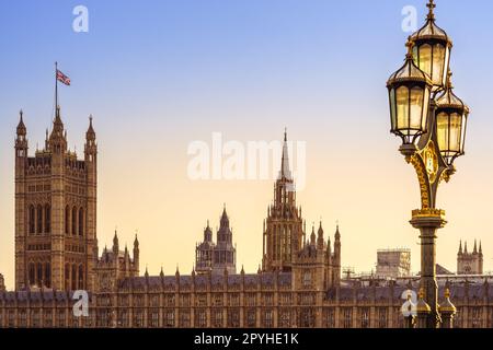 le palais de westminster sous le soleil de la soirée, londres Banque D'Images