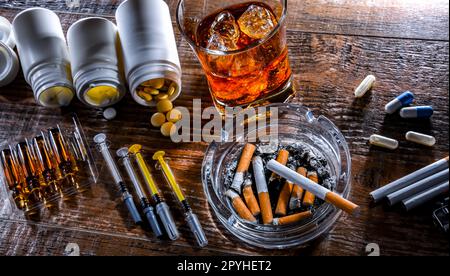 Les substances addictives, y compris l'alcool, les cigarettes et les drogues Banque D'Images