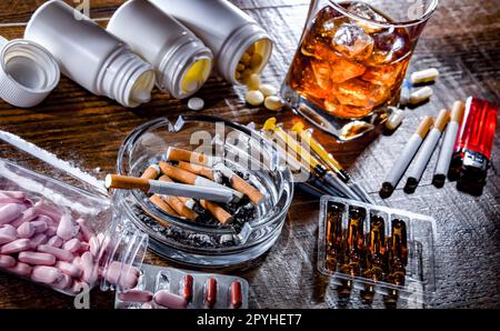 Les substances addictives, y compris l'alcool, les cigarettes et les drogues Banque D'Images