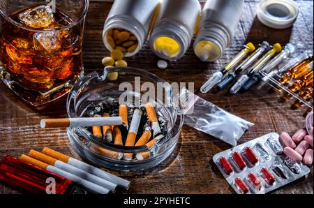 Les substances addictives, y compris l'alcool, les cigarettes et les drogues Banque D'Images