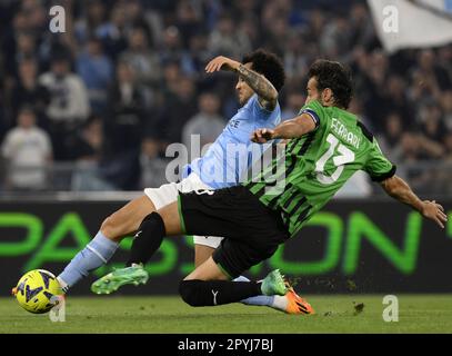 Rome, Italie. 3rd mai 2023. Felipe Anderson (L) du Latium marque son but lors d'une série Un match de football entre Latium et Sassuolo à Rome, Italie, 3 mai 2023. Credit: Augusto Casasoli/Xinhua/Alamy Live News Banque D'Images