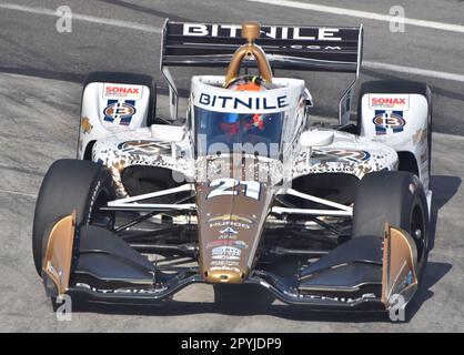 Le pilote IndyCar Rinus VeeKay participe au Grand Prix de long Beach dans la voiture n° 21 d'Ed Carpenter Racing. Banque D'Images