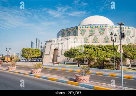 15 janvier 2023, Abu Dhabi, Émirats Arabes Unis : admirez la grandeur et l'élégance du bâtiment du théâtre d'Abu Dhabi, véritable chef-d'œuvre du design architectural et de Banque D'Images