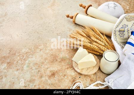 Produit laitier casher pour la fête juive Shavuot. Arrière-plan Shavuot. Banque D'Images