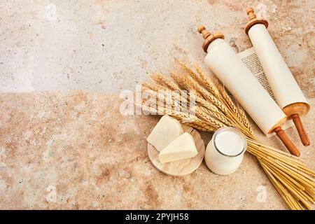 Produit laitier casher pour la fête juive Shavuot. Arrière-plan Shavuot. Banque D'Images