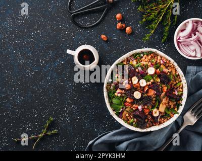 Salade de betteraves et de sarrasin chaud Banque D'Images