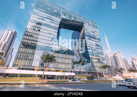 18 janvier 2023, Dubaï, Émirats arabes Unis : immeuble d'apprentissage Omniyat à architecture inhabituelle Banque D'Images