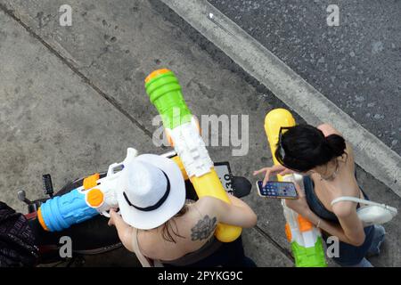 Célébrations de Songkran sur Rama I Road près de Siam Square à Bangkok, Thaïlande. Banque D'Images