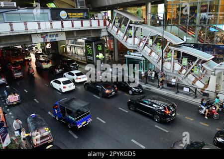 Célébrations de Songkran sur Rama I Road près de Siam Square à Bangkok, Thaïlande. Banque D'Images