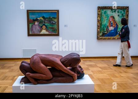 Edvard Munch peinture et une sculpture expressionniste d'un couple par Hermann Scherer sculpture, Kunstmuseum Basel, Bâle, Suisse Banque D'Images