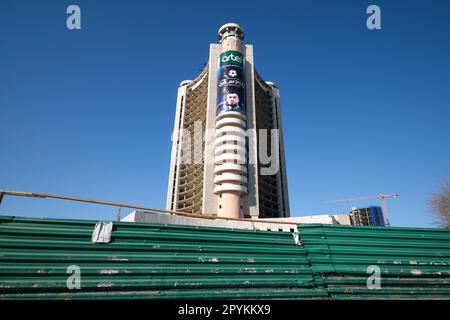 Vue de l'époque soviétique brutaliste, style moderniste Hôtel Moscou (rebaptisé Hôtel Chorsu après l'indépendance), maintenant fermé et a besoin de réaménagement. Dans TAS Banque D'Images