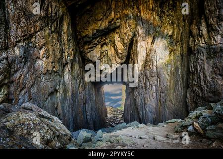 Grotte de Torhatten près de Bronnysund, Norvège. Banque D'Images