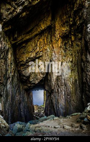 Grotte de Torhatten près de Bronnysund, Norvège. Banque D'Images