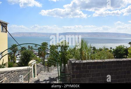 Vue sur la mer de Galilée depuis Villa Alliance près de la plage du Lido à Tibériade, Israël Banque D'Images