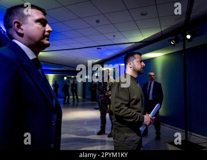 La Haye, pays-Bas. 04th mai 2023. LA HAYE - le président ukrainien Volodymyr Zelensky avant son discours au Forum mondial de la Haye. Le président a voyagé plus souvent à l'étranger ces derniers mois. C'est la première fois qu'il se rend aux pays-Bas. ANP REMKO DE WAAL pays-bas Out - belgique Out Credit: ANP/Alay Live News Banque D'Images