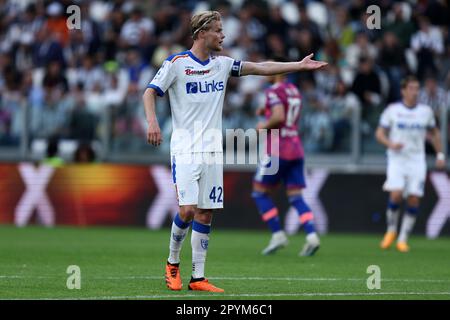 Turin, Italie. 03rd mai 2023. Morten Hjulmand de nous Lecce gestes pendant la série Un match de football entre Juventus FC et nous Lecce au stade Allianz sur 3 mai 2023 à Turin, Italie . Credit: Marco Canoniero / Alamy Live News Banque D'Images