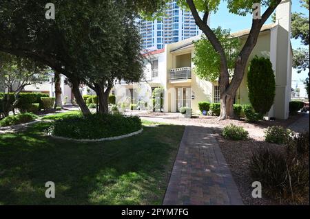 Maisons de luxe dans un quartier clôturé au milieu de Las Vegas. Banque D'Images