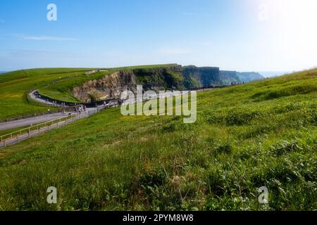 Falaises du centre d'accueil de Moher en Irlande Banque D'Images