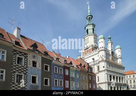 Rangée de maisons multicolores à Poznan Banque D'Images