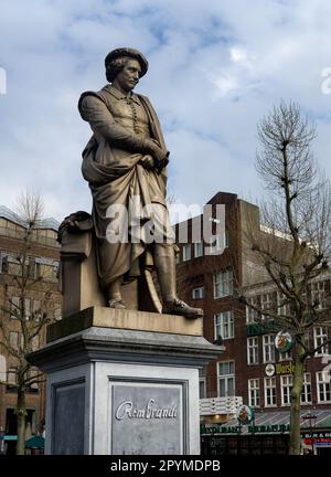 Statue de l'artiste néerlandais Rembrandt à Rembrandtplein, Amsterdam, hollande. Banque D'Images