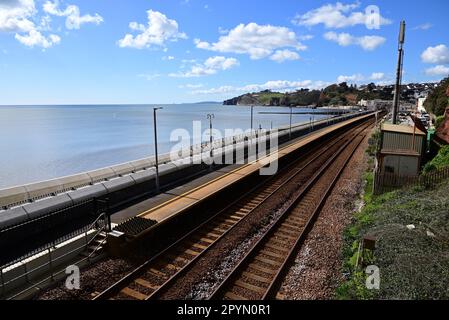 Gare de Dawlish montrant la plate-forme récemment reconstruite et étendue. Banque D'Images