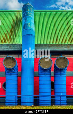 Tubes de ventilation au Neapolis Sports Hall, Larissa City, Thessalie, Grèce. Banque D'Images