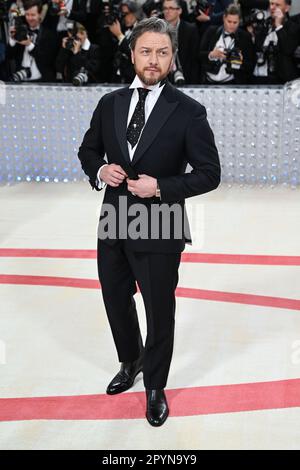 New York, États-Unis. 1 mai 2023. James McAvoy arrivant au gala met 2023, le Metropolitan Museum of Art, New York. Le thème de cette année est Karl Lagerfeld Banque D'Images