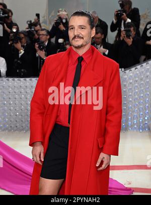 New York, États-Unis. 1 mai 2023. Pedro Pascal arrivant au gala met 2023, le Metropolitan Museum of Art de New York. Le thème de cette année est Karl Lagerfeld Banque D'Images