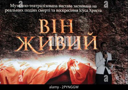 Dnipro, Ukraine. 14th mars 2023. DNIPRO, UKRAINE - 03 MAI 2023 - Une affiche de l'exécution musicale-dramatique 'il est vivant' basée sur l'histoire de Jésus Christ, Dnipro, Ukraine orientale. Credit: UKRINFORM/Alamy Live News Banque D'Images