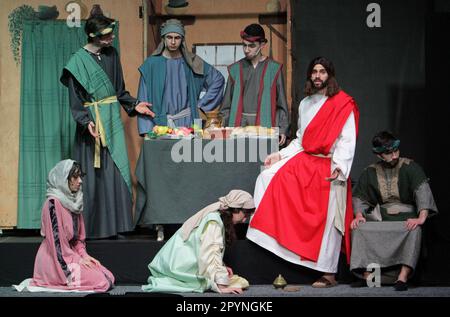 Dnipro, Ukraine. 14th mars 2023. DNIPRO, UKRAINE - le 03 MAI 2023 - des acteurs se jouent lors de la représentation théâtrale musicale « il est vivant » basée sur l'histoire de Jésus-Christ, Dnipro, Ukraine orientale. Credit: UKRINFORM/Alamy Live News Banque D'Images