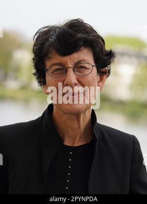 Hambourg, Allemagne. 04th mai 2023. Özlem Türeci, co-fondateur de Biontech, se tient sur le balcon du club anglo-allemand avant la cérémonie de remise du prix Jung de la médecine 2023. Türeci reçoit le Prix Jung de médecine ·300 000 pour ses recherches révolutionnaires en immunologie et en technologie d'ARNm. Avec une valeur totale de 540 000 000 euros, les prix décernés par la Fondation Jung pour la science et la recherche sont parmi les plus dotés d'Europe. Credit: Marcus Brandt/dpa/Alay Live News Banque D'Images