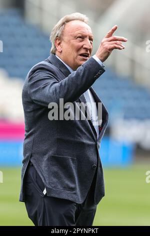 Neil Warnock directeur de Huddersfield Town pendant le match de championnat de Sky Bet Huddersfield Town vs Sheffield United au stade John Smith, Huddersfield, Royaume-Uni, 4th mai 2023 (photo de Mark Cosgrove/News Images) Banque D'Images