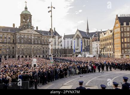 AMSTERDAM - le roi Willem-Alexander et la reine Maxima pendant le jour du souvenir national sur la place du Dam. ANP REMKO DE WAAL pays-bas hors - belgique hors Banque D'Images