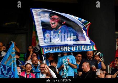 Udine, Italie. 04th mai 2023. Friuli - stade Dacia Arena, Udine, Italie, 04 mai 2023, Napoli supporters drapeau pendant Udinese Calcio vs SSC Napoli - italien football série A match Credit: Live Media Publishing Group/Alamy Live News Banque D'Images