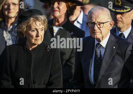 RHENEN - 04/05/2023, Altesse Royale la princesse Margriet, le professeur Pieter van Vollenhoven et son Altesse le prince Pieter-Christiaan pendant la Journée nationale de commémoration militaire à l'Ereveld militaire de Grebbeberg. ANP VINCENT JANNINK pays-bas sortie - belgique sortie Banque D'Images