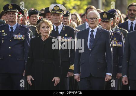 RHENEN - 04/05/2023, Altesse Royale la princesse Margriet, le professeur Pieter van Vollenhoven et son Altesse le prince Pieter-Christiaan pendant la Journée nationale de commémoration militaire à l'Ereveld militaire de Grebbeberg. ANP VINCENT JANNINK pays-bas sortie - belgique sortie Banque D'Images