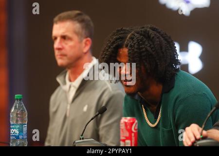 Owings Mills, MD, États-Unis. 4th mai 2023. Baltimore Ravens QB Lamar Jackson participe à une conférence de presse en compagnie de John Harbaugh, entraîneur-chef de Baltimore Ravens, au Under Armor Performance Center, à Owings Mills, Maryland. Photo/ Mike Buscher/Cal Sport Media/Alamy Live News Banque D'Images