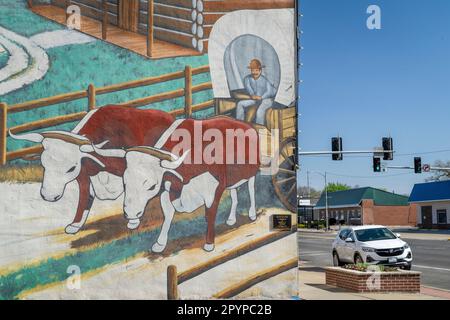Chillicothe, Mo, Etats-Unis - 23 avril 2023: La fresque agricole, entrant dans ce pays, sur la rue de la ville. Banque D'Images