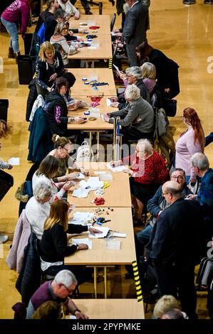 Grimsby, Royaume-Uni, 4th mai 2023. La vérification commence lors des élections locales du Conseil du nord-est du Lincolnshire, Grimsby Auditorium, Grimsby, UK.Credit: Jon Corken/Alay Live News Banque D'Images