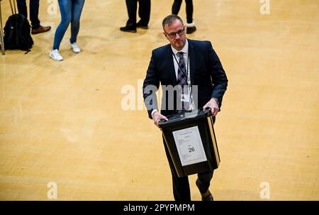 Grimsby, Royaume-Uni, 4th mai 2023. La vérification commence lors des élections locales du Conseil du nord-est du Lincolnshire, Grimsby Auditorium, Grimsby, UK.Credit: Jon Corken/Alay Live News Banque D'Images