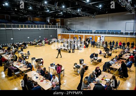 Grimsby, Royaume-Uni, 4th mai 2023. La vérification commence lors des élections locales du Conseil du nord-est du Lincolnshire, Grimsby Auditorium, Grimsby, UK.Credit: Jon Corken/Alay Live News Banque D'Images