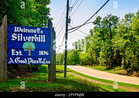 Un panneau accueille les visiteurs à Silverhill, 30 avril 2023, à Silverhill, Alabama. Silverhill est une petite ville du comté de Baldwin. Il a été fondé en 1896. Banque D'Images