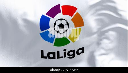 Madrid, SPA, mars 2023 : gros plan du drapeau de la Liga. La Liga est la première division de football professionnel du système espagnol de ligue de football. Banque D'Images