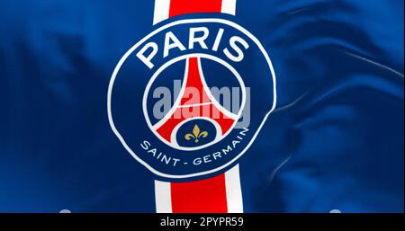 Paris, FR, mars 2023: Paris Saint Germain football club en agitant dans le vent. Paris Saint Germain est un club de football professionnel basé à Paris, Franc Banque D'Images